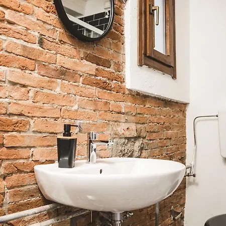Hostal The Hostello