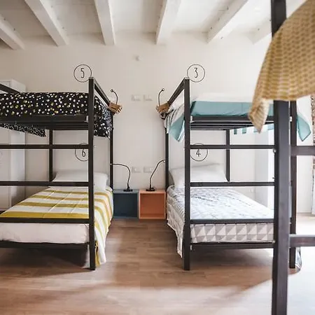Hostal The Hostello Verona