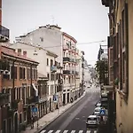 호스텔로 *